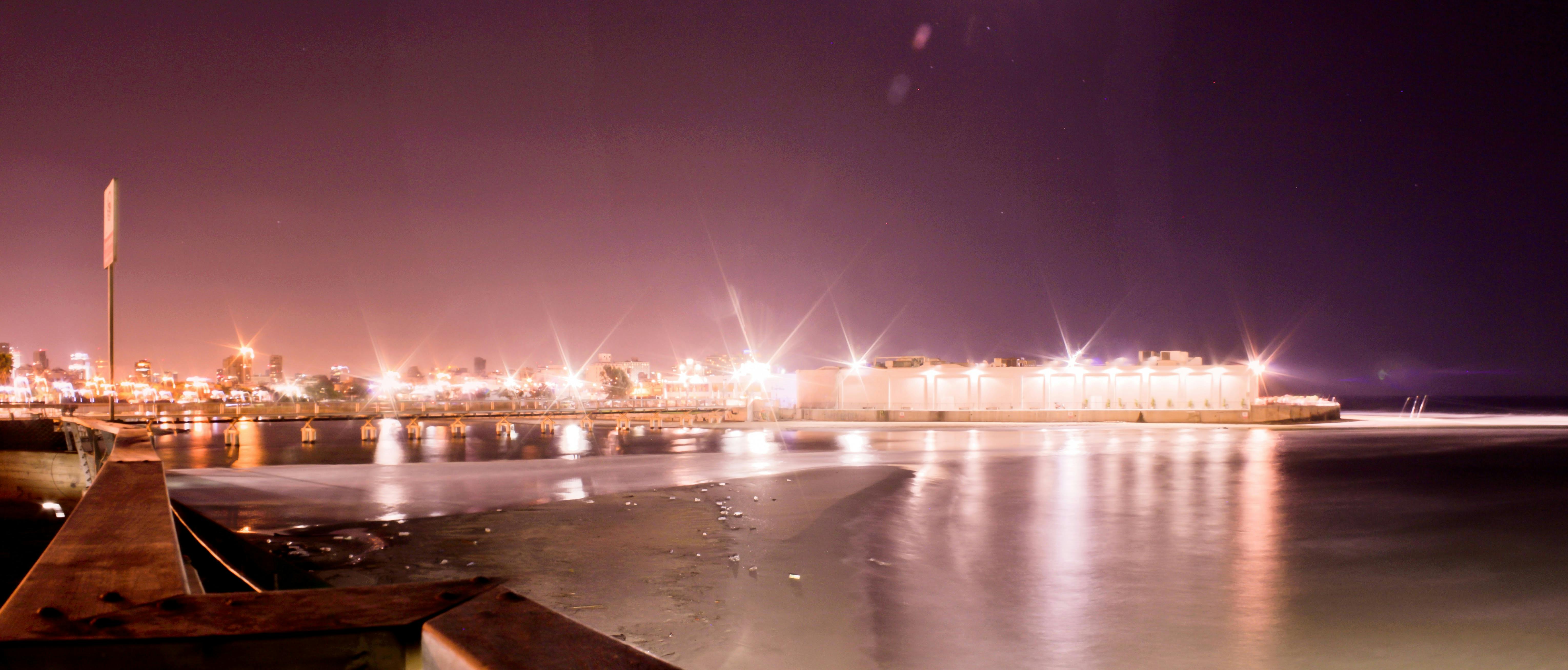 חוף ים לילי ואורות העיר | Night Beach and City Lights