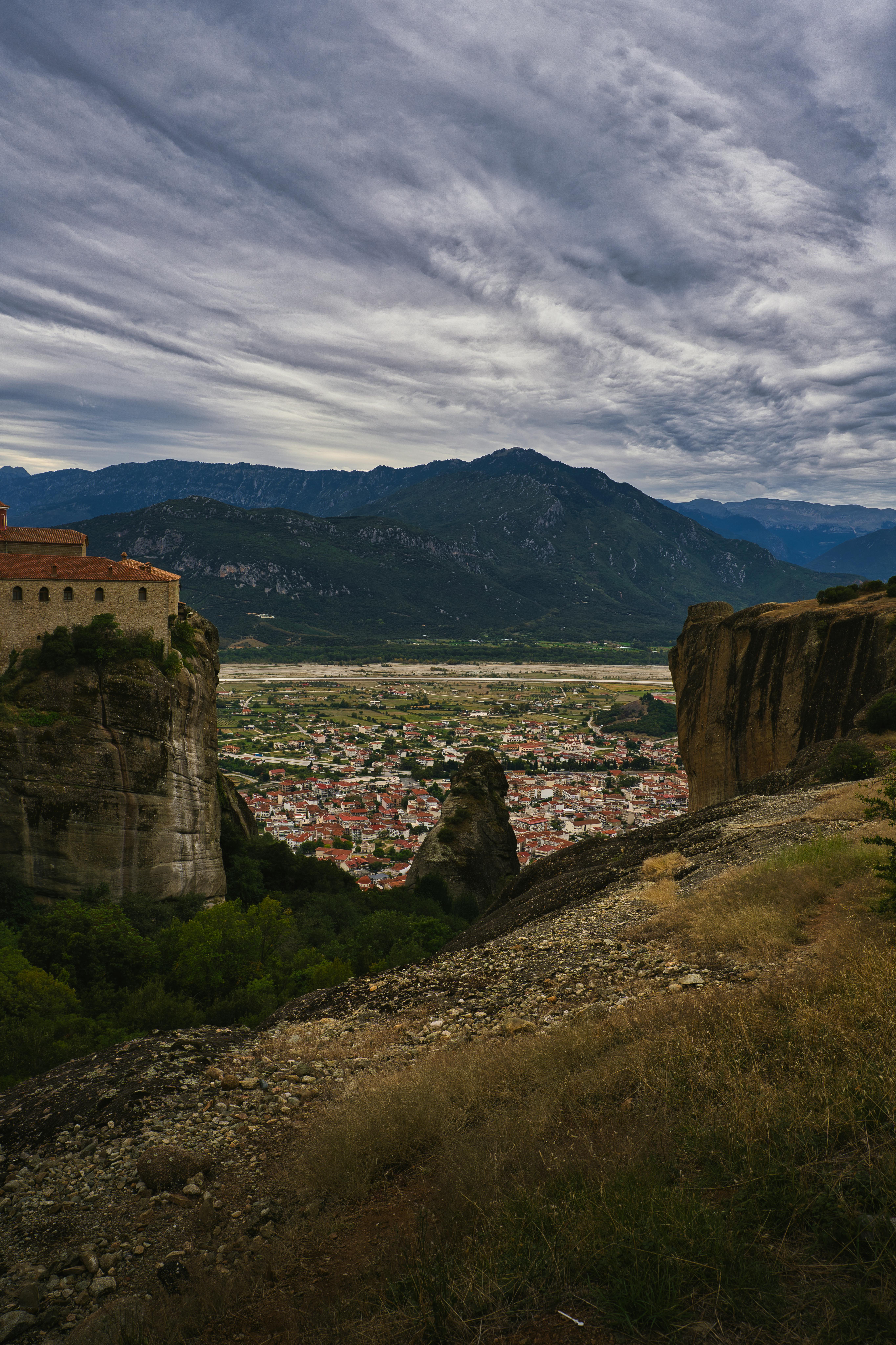מנזר מעל העמק וההרים | Monastery Above the Valley and Mountains