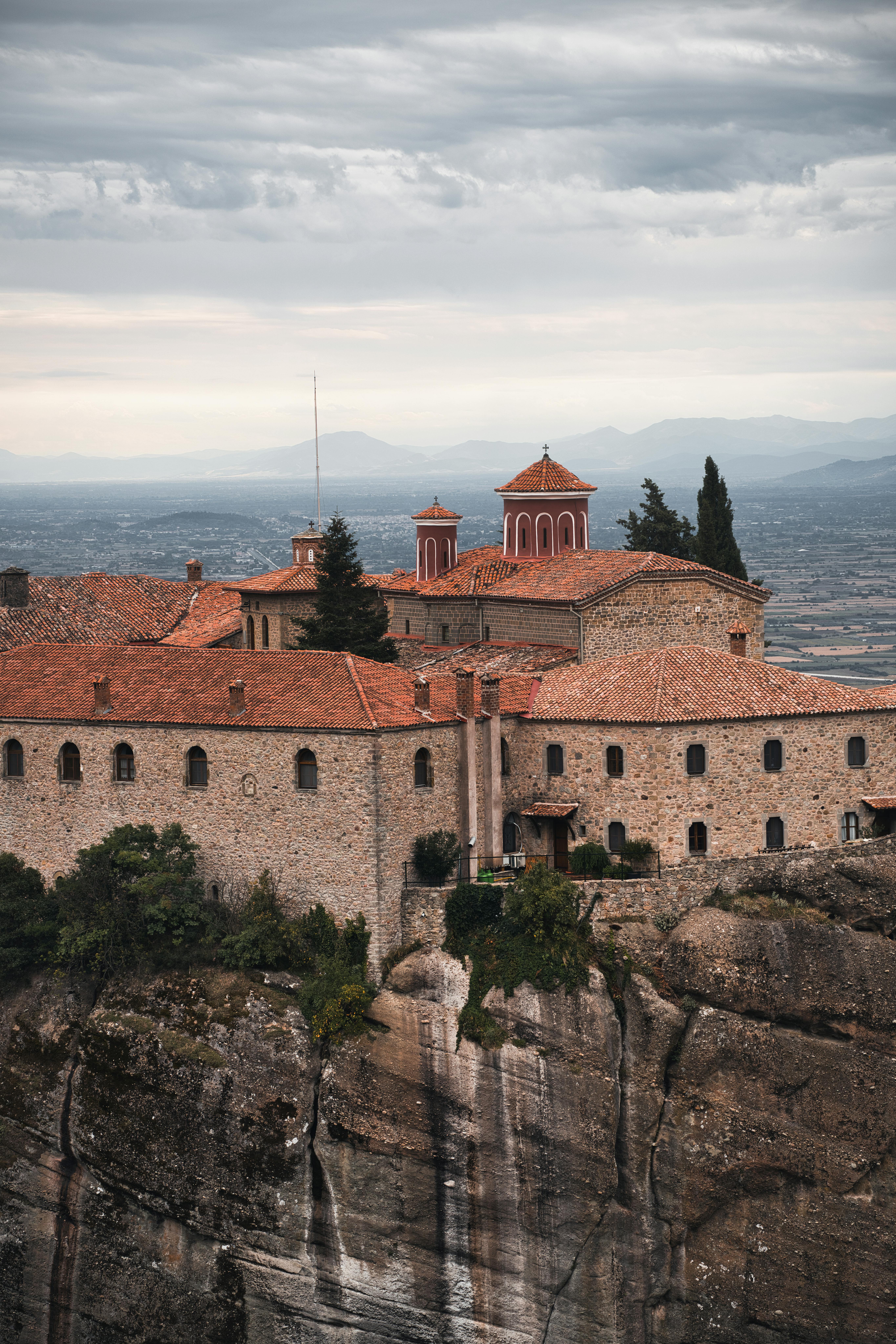 מנזר עתיק על פסגת הצוק | Ancient Monastery on the Cliff Summit