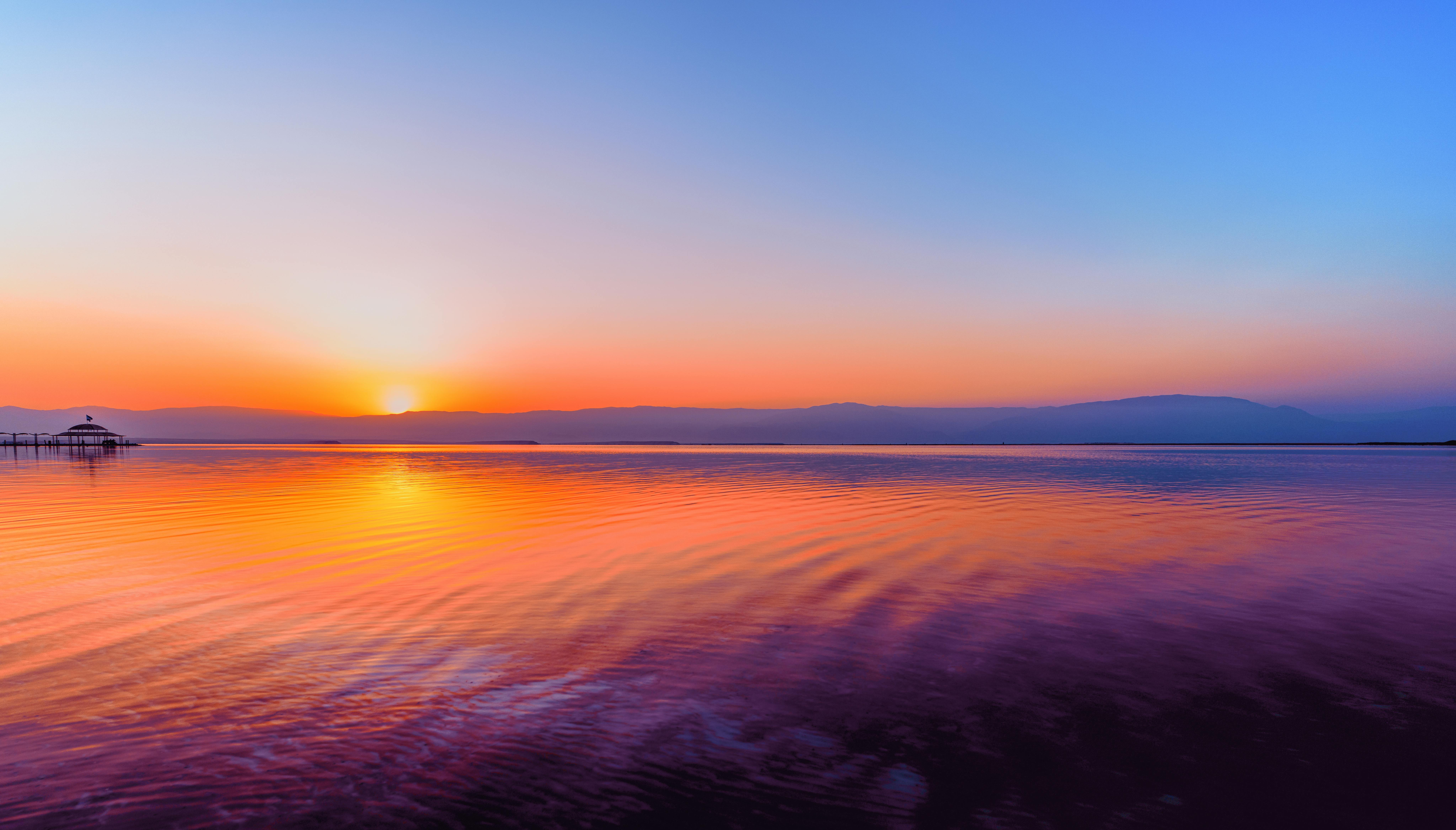 שקיעה צבעונית והשתקפות במים | Colorful Sunset and Water Reflection