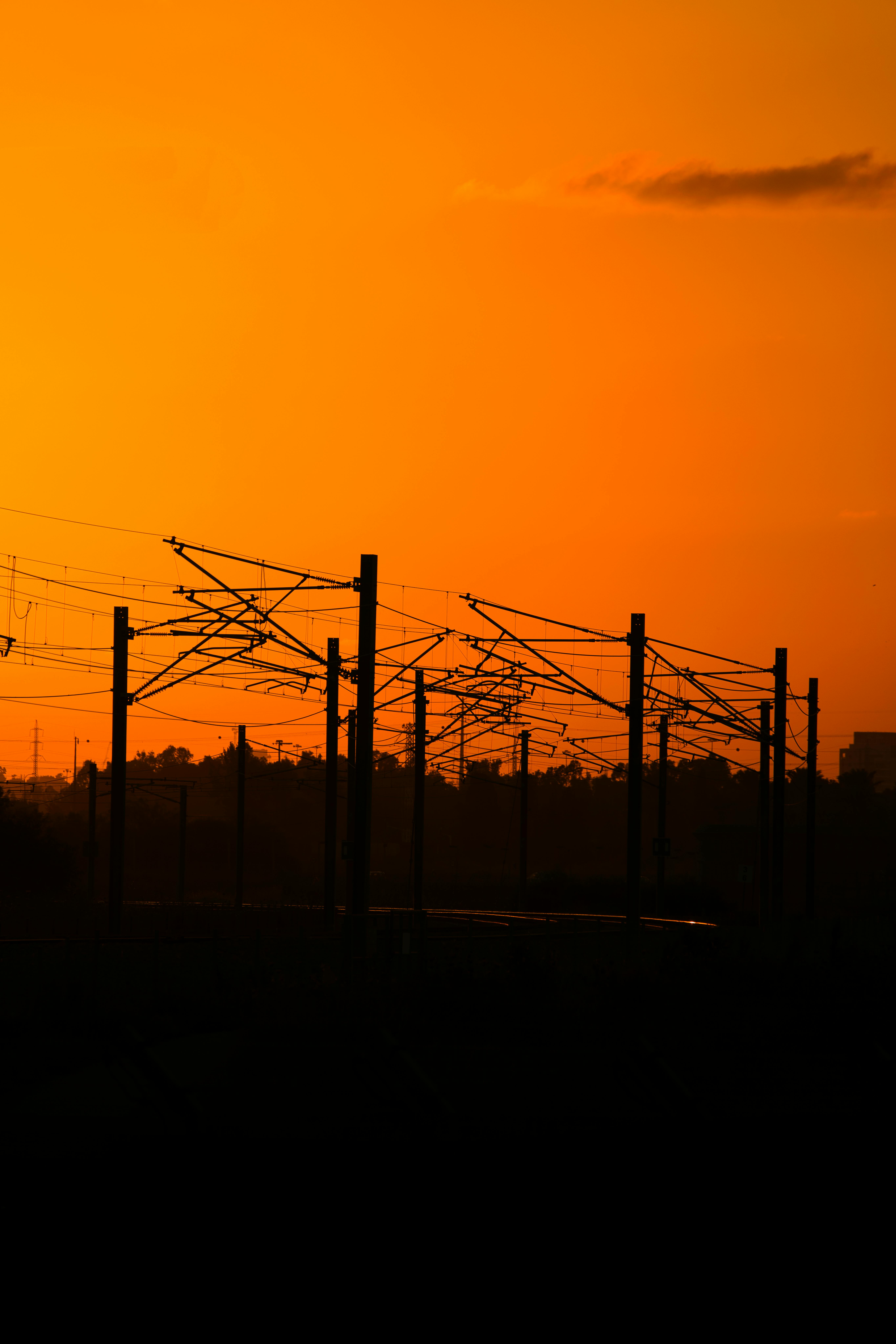 צלליות עמודי רכבת בשקיעה | Railway Poles Silhouettes at Sunset